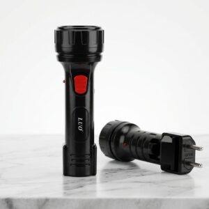 Linterna Recargable LUO con Enchufe Integrado – Carga Directa a la Pared