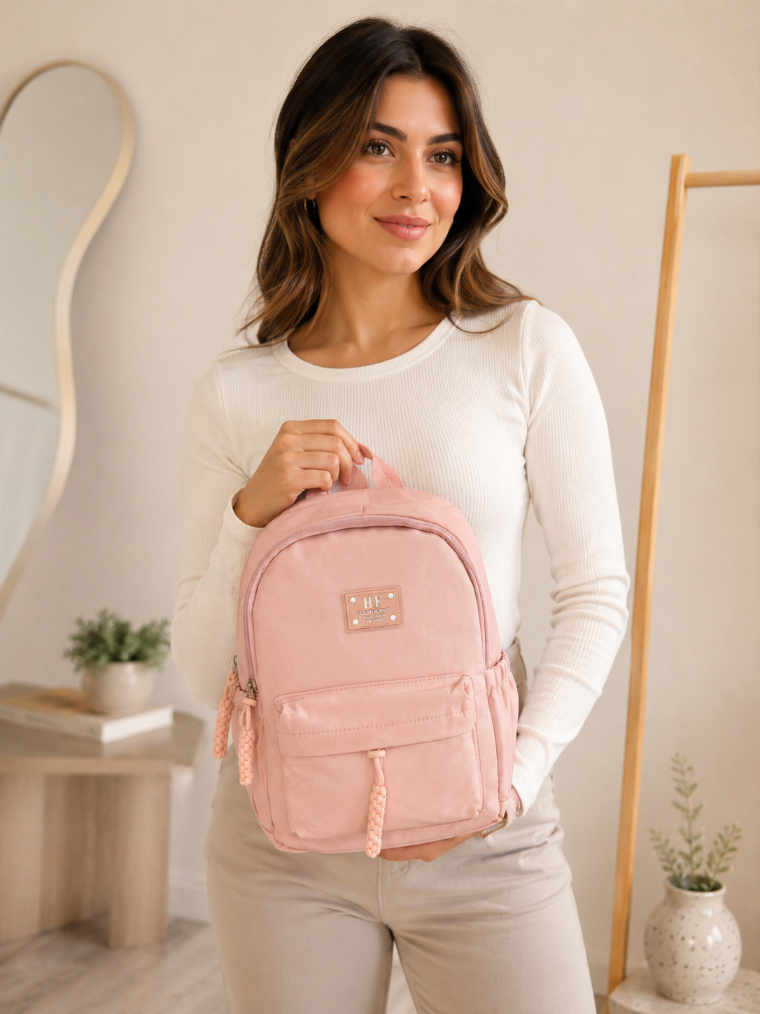 Mochila de Dama HF con Detalles Trenzados: Estilo y Funcionalidad - Imagen 4